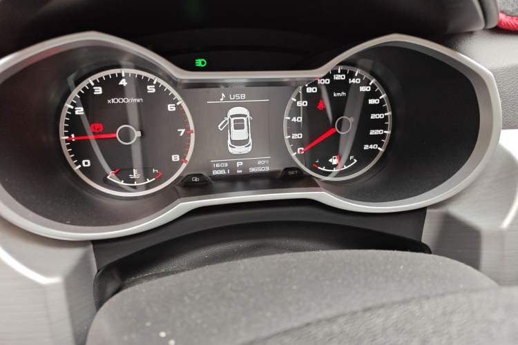 Used Geely Auto Emgrand X7 Sport 2016 1.8TD Automatic ZhiShang Model Odometer Close Up