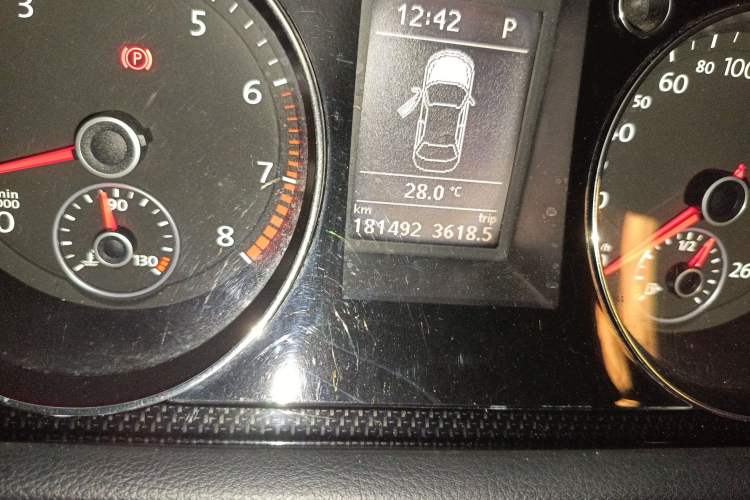 Used Volkswagen Magotan 2012 Revised 1.8TSI Luxury Version Odometer Close Up