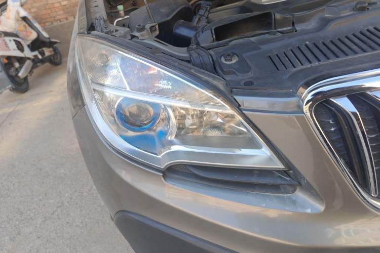 Used Buick Encore 2014 1.4T Automatic Two-Wheel Drive Urban Elite Model Right Front Headlight