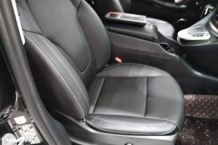 Used Mercedes-Benz V-Class 2020 V 260 L Long-wheelbase Luxury Edition Right Front Seat