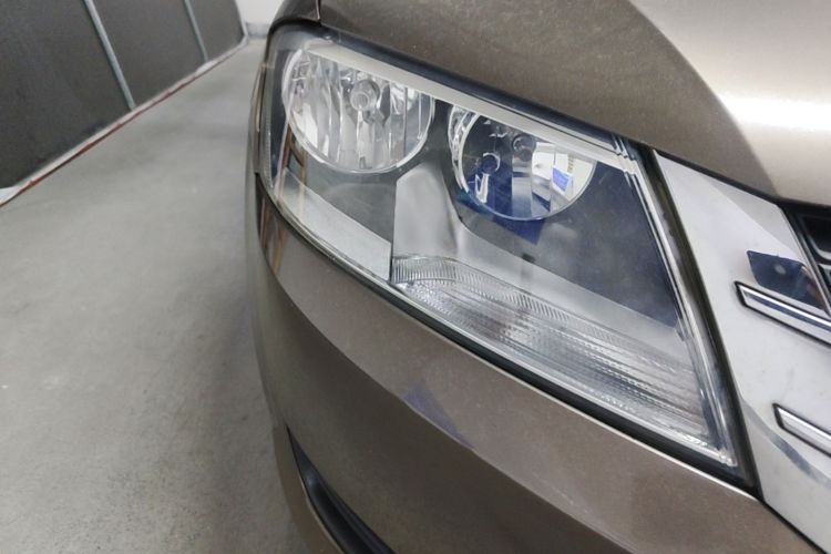 Used Volkswagen Gran Lavida 2013 1.6L Manual Fashion Model
