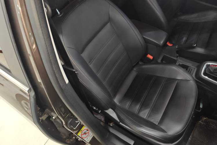 Used Volkswagen Gran Lavida 2013 1.4 TSI Automatic Luxury Model
