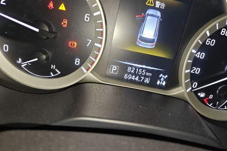 Used Nissan Terra 2018 2.5L Automatic 4x4 Luxury Edition Odometer Close Up