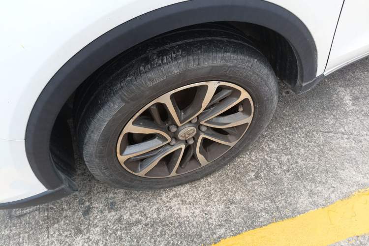 Used Baojun 730 2021 1.5L Manual Fashion Version 7 Seats Left Front Wheel Hub