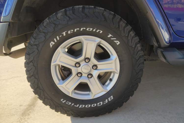 Used Jeep Wrangler 2019 2.0T Sahara Four-Door Version China VI Emission Standard