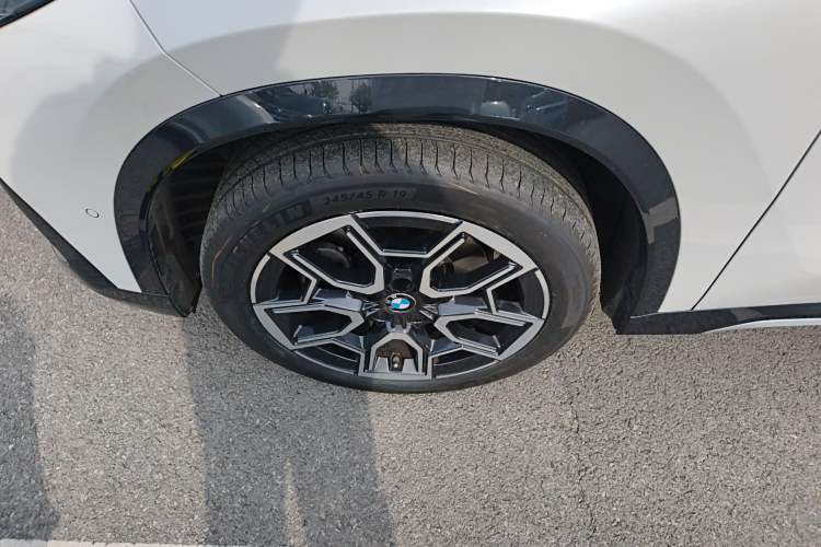 Used BMW X1 2024 sDrive25Li X Design Package Left Front Wheel Hub