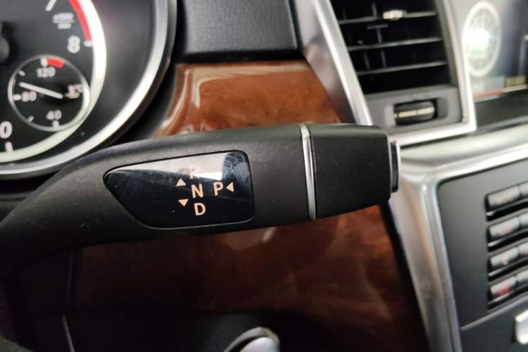 Used Mercedes-Benz M-Class 2015 ML 400 4MATIC Luxury Model Gear Lever