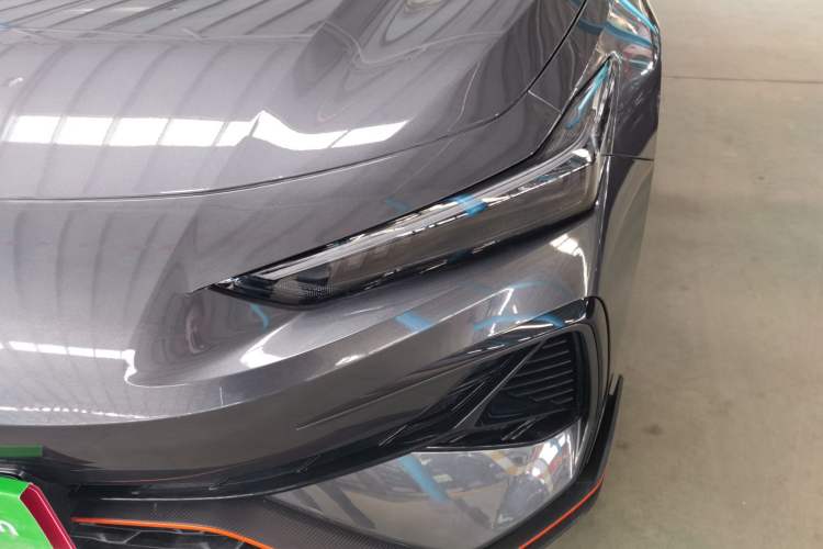 Used Changan UNI-V 2025 Model Third-Generation 2.0T Dynamic Edition