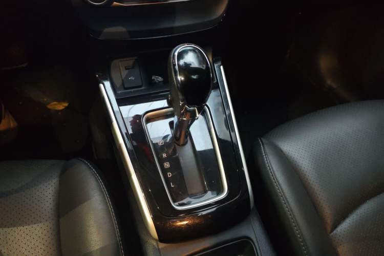 Used Nissan Sylphy 2019 1.6XV CVT Smart Connect Luxury Edition China VI Standard Gear Lever