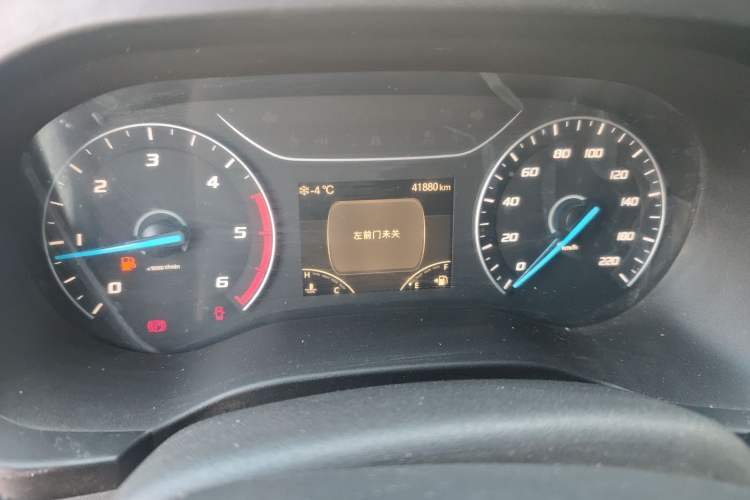 Used JMC Fushun 2023 2.0T Manual Short-Wheelbase Mid-Roof Commercial Van Transporter 2/3 Seats