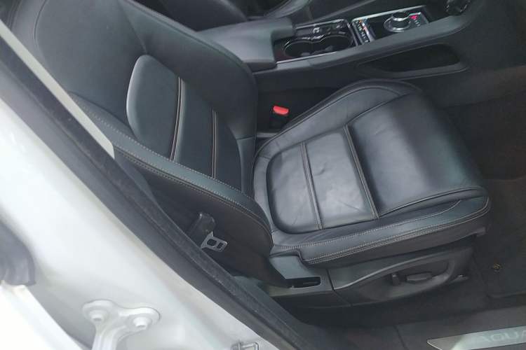 Used Jaguar F-PACE 2016 2.0T Two-Wheel Drive Urban Luxury Edition