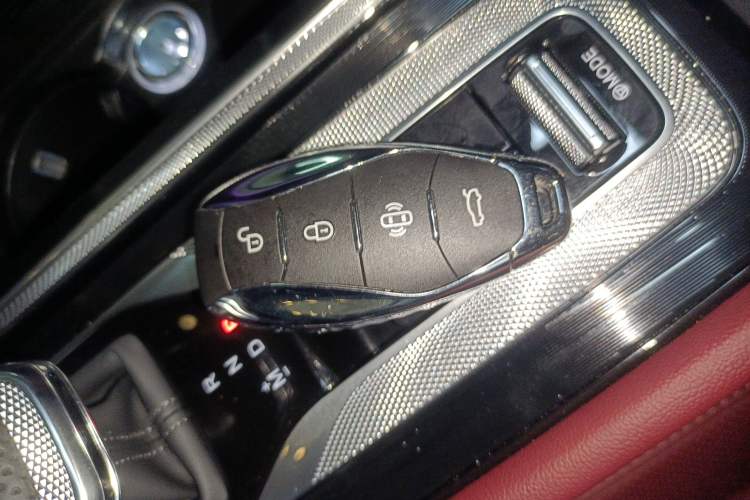 Used Hongqi H5 2025 2.0T Automatic Flag Edition – 500 000 Units Commemorative Version Interior 1