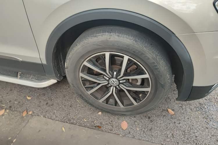 Used Volkswagen Tiguan L 2018 Facelift 330TSI Automatic Two-Wheel Drive Luxury Edition Right Front Wheel Hub