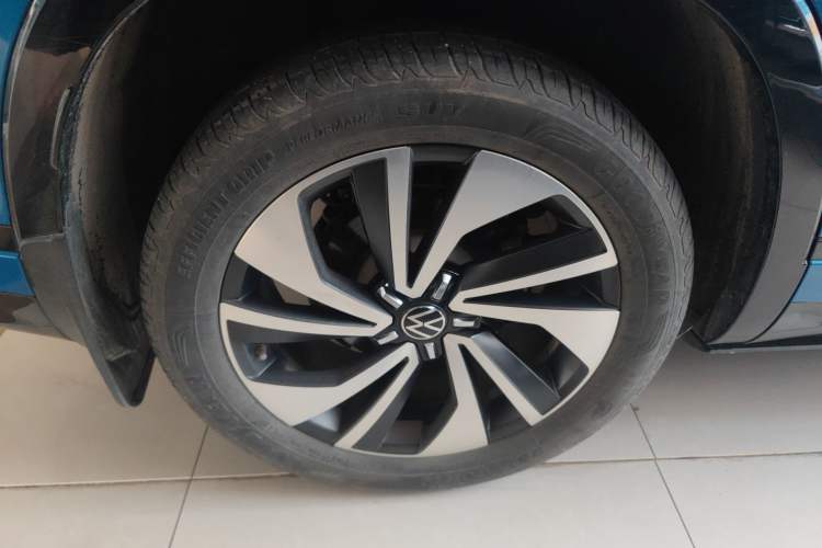 Used Volkswagen Tayron X 2023 330TSI Two-Wheel-Drive Prestige High-Energy Version Right Rear Wheel Hub