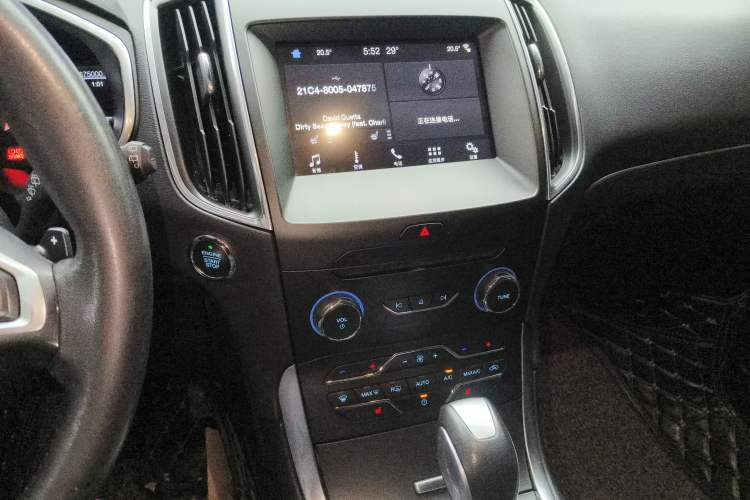 Used Ford Edge 2016 EcoBoost 245 Two-Wheel-Drive Titanium 7-Seater Audio And AC Panel