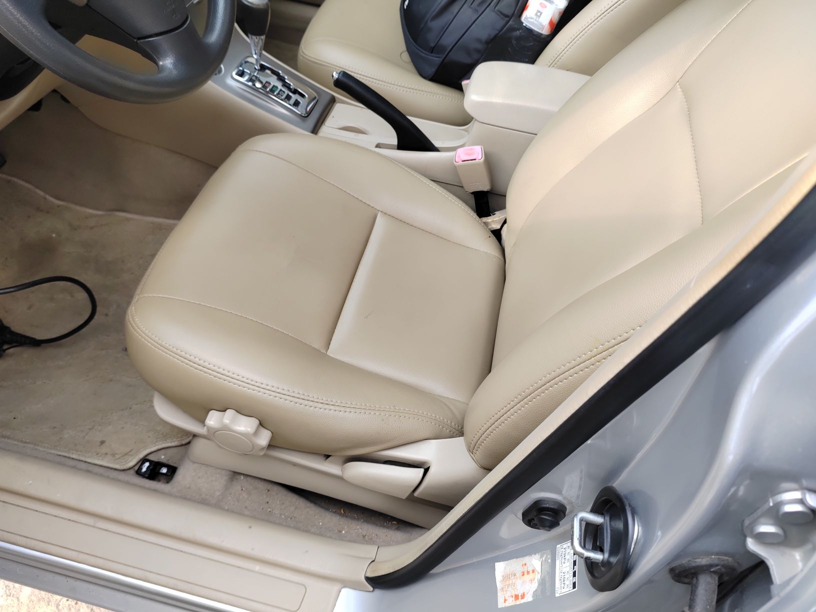 Переднее сиденье в автомобиле