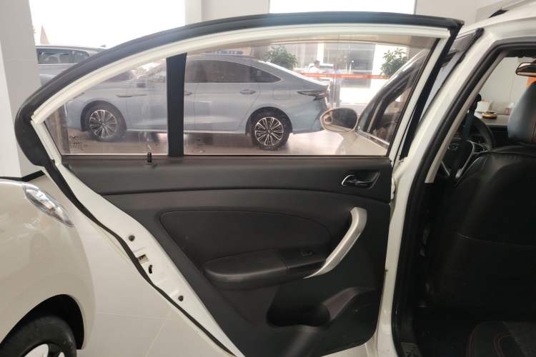 Used Cowin C3R 2015 1.5L Manual Gold Diamond Edition
