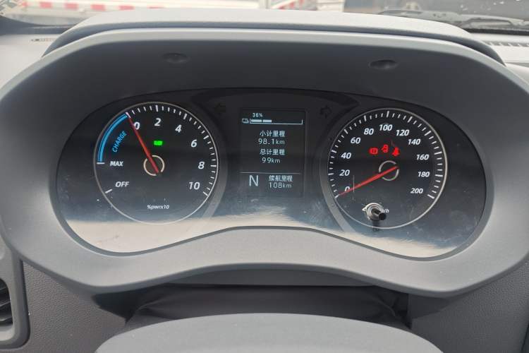 Used Wuling Yangguang 2024 300KM Comfort Version Passenger Van 75kW
