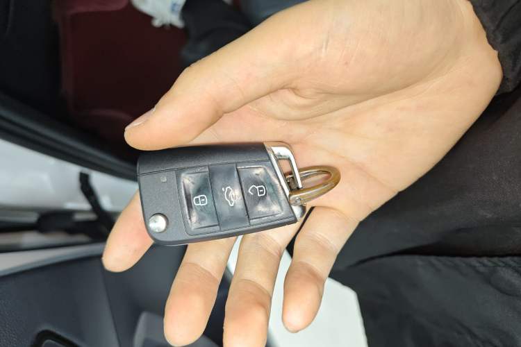 Used Volkswagen Tiguan L 2019 330TSI Automatic Two-Wheel Drive Panoramic Comfort Edition China VI Standard Vehicle Key