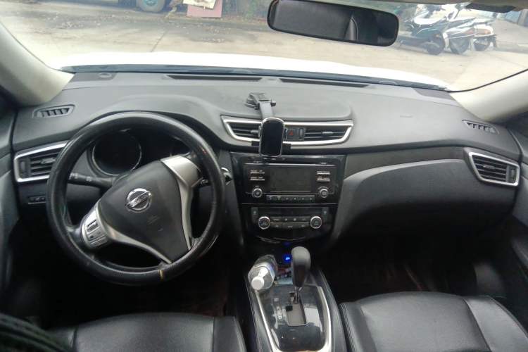 Used Nissan X-Trail 2014 2.0L CVT Comfort Edition 2WD Center Console