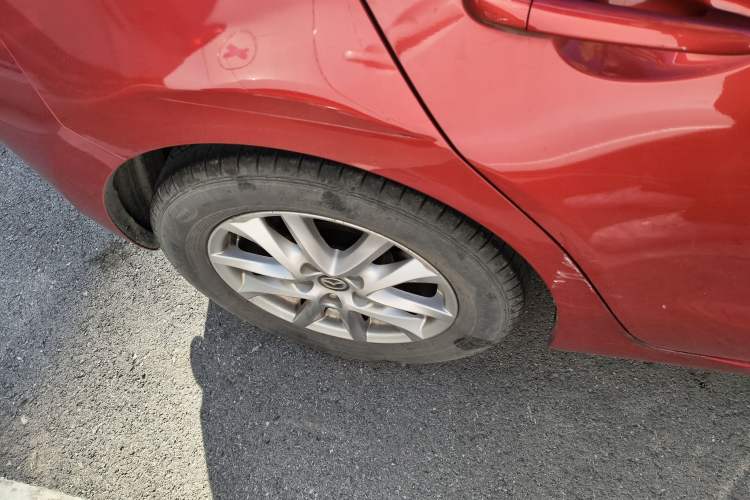 Used Mazda 3 Axela 2016 Hatchback 1.5L Automatic Comfort Model
