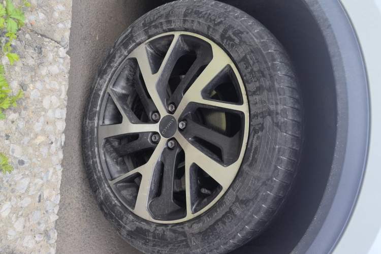 Used Lynk & Co 01 2017 2.0T Four-Wheel Drive Pro Edition Right Front Wheel Hub