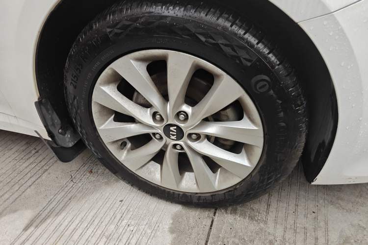 Used Kia K5 2016 1.6T Automatic LUX Right Front Wheel Hub
