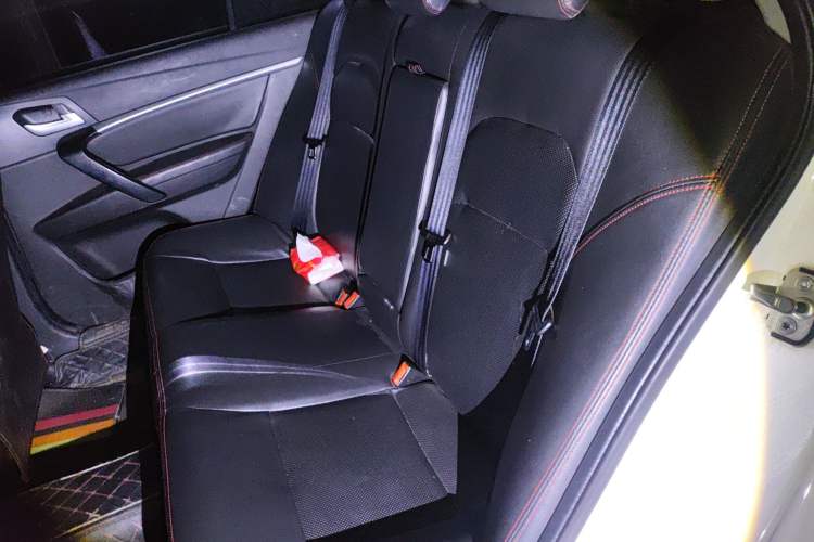 Used Geely Auto Emgrand 2015 Sedan 1.3T CVT Upward Edition Left Rear Seat