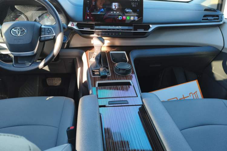 Used Toyota Granvia 2023 2.5L Hybrid Luxury Edition