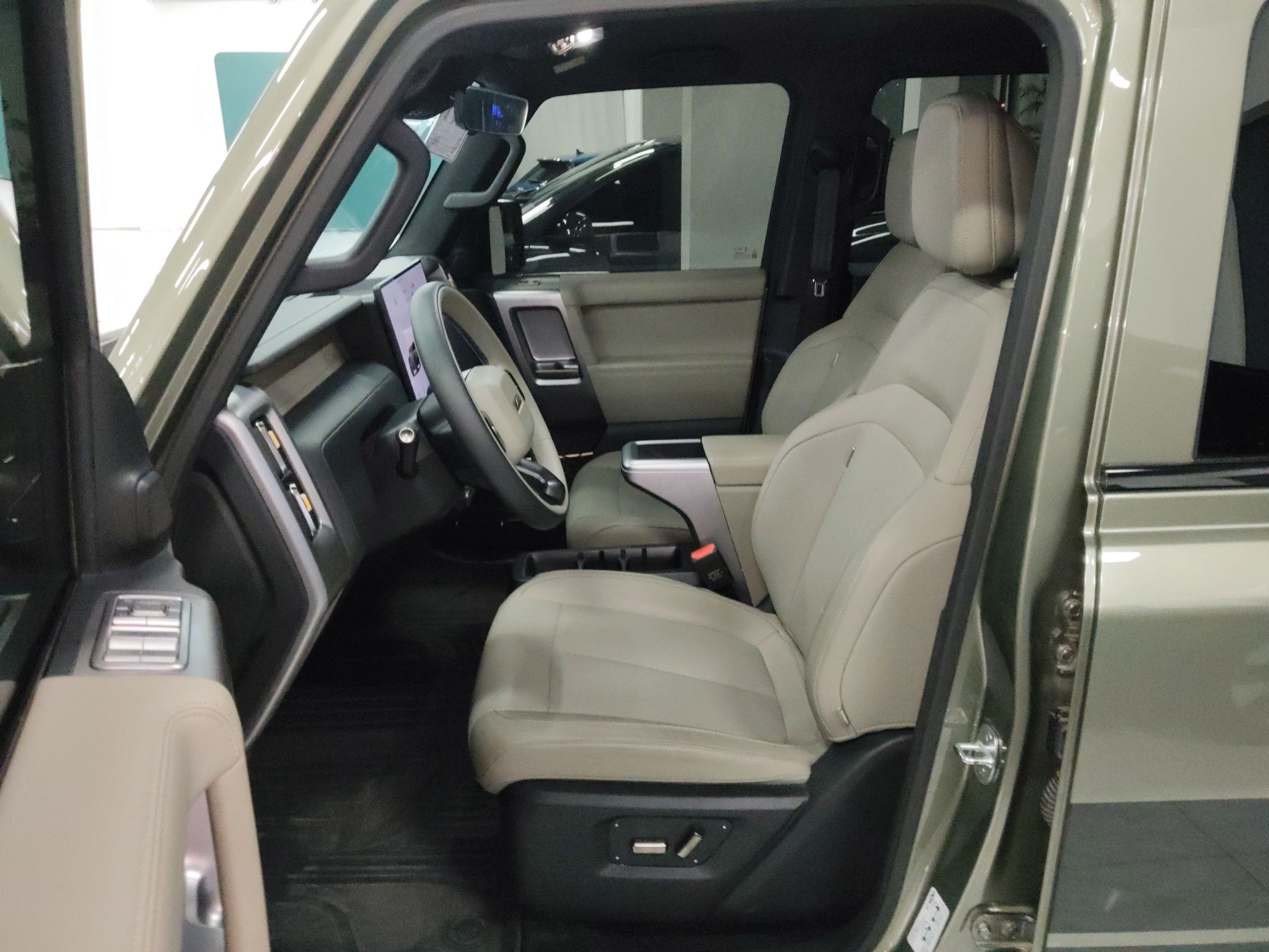 Переднее сиденье в автомобиле