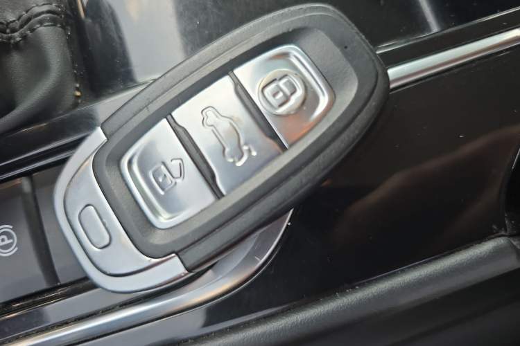 Used Hongqi E-QM5 2022 431 km Charge & Enjoy Edition
