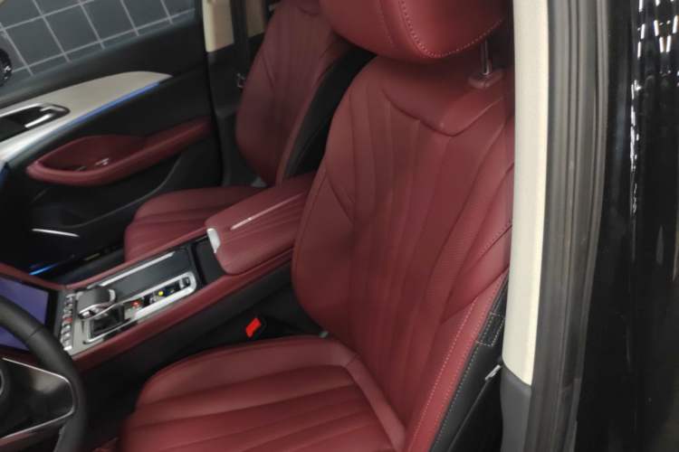 Used Hongqi H5 2025 2.0T Automatic Flag Edition – 500 000 Units Commemorative Version

