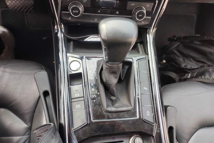 Used Volkswagen Phideon 2018 Revised Version 380TSI Two-Wheel Drive Business Edition