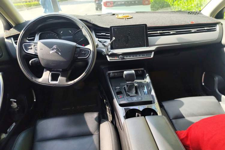 Used Citroen C5 2017 350THP Automatic Luxury Model Center Console