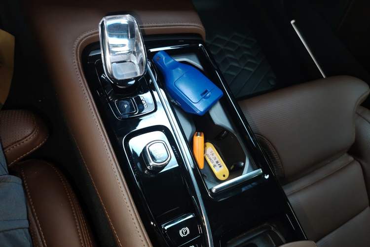 Used Volvo S90 New Energy 2025 Plug-in Hybrid Four-Wheel Drive Long-Range Luxury Smart Edition Gear Lever