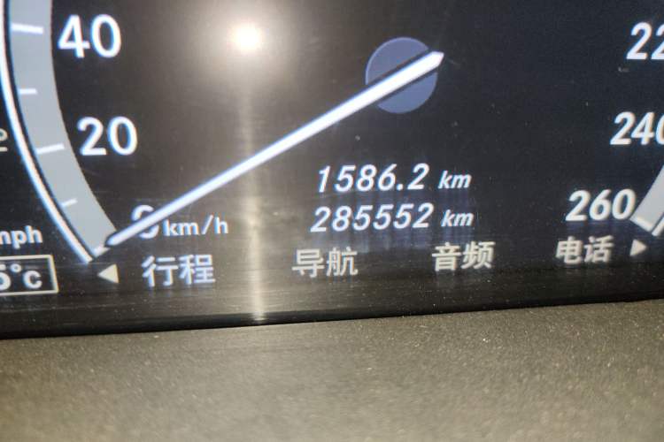 Used Mercedes-Benz S-Class 2010 S 350 L Luxury Model Odometer Close Up