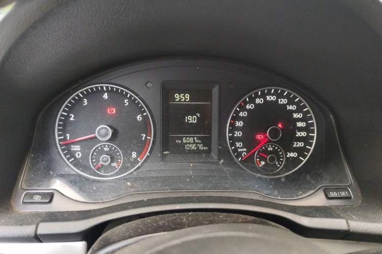 Used Volkswagen Sagitar 2011 1.6L Manual Comfort Version Instrument Cluster