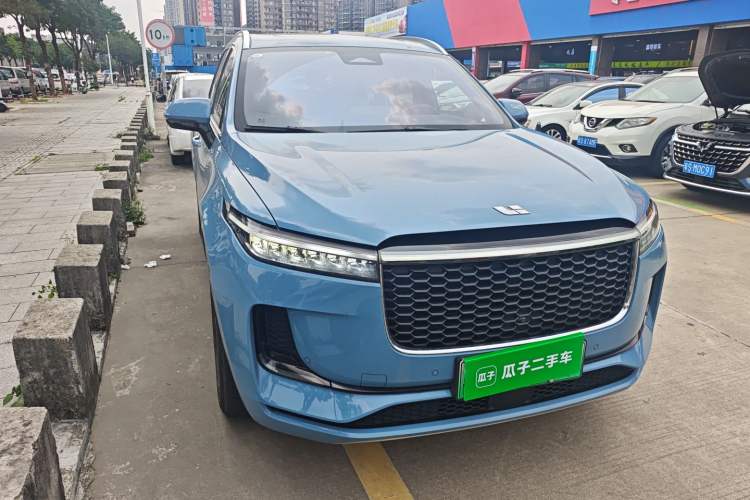 Used Li Auto ONE 2021 Extended-Range 6-Seater Version Front Right 45 Deg