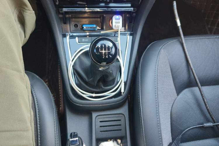 Used Volkswagen Bora 2015 Zhuihui Edition 1.6L Manual Comfort Model Gear Lever