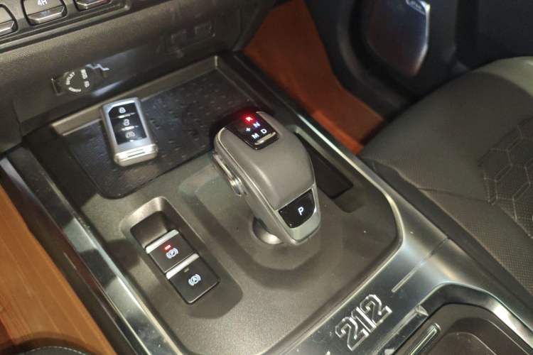 Used 212 T01 2024 2.0T Explorer