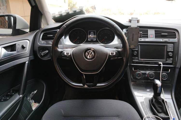 Used Volkswagen Golf 2018 1.6L Automatic Comfort Model Steering Wheel