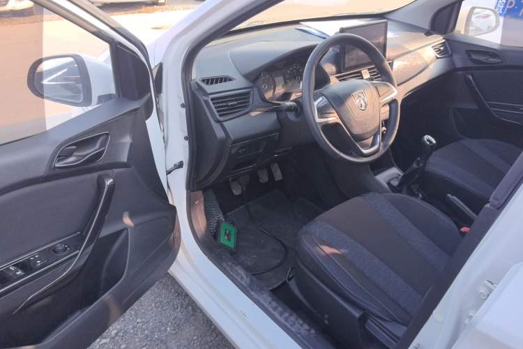 Used Baojun 310 2016 1.2L manual Comfort trim level