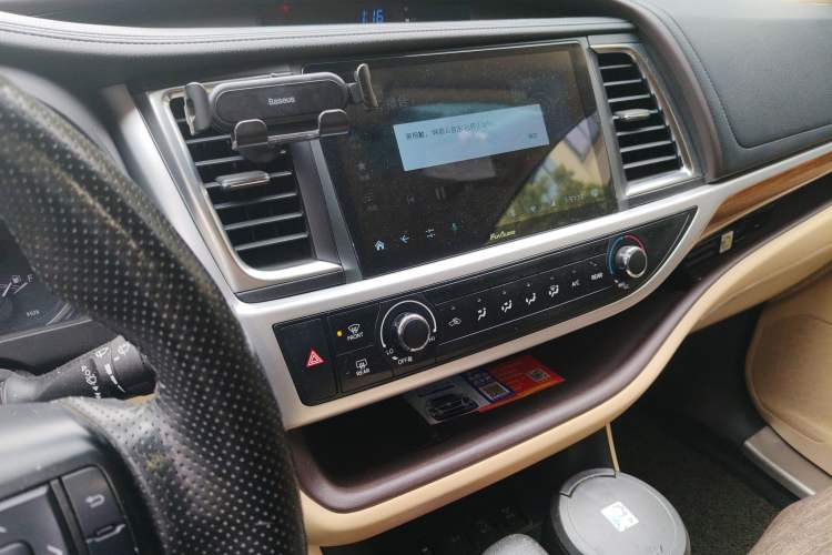 Used Toyota Highlander 2018 2.0T Four-Wheel Drive Elite Edition 7 Seats China VI Standard Audio And AC Panel