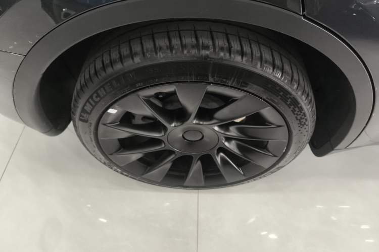 Used Tesla Model Y 2024 Long-Range All-Wheel-Drive Version
