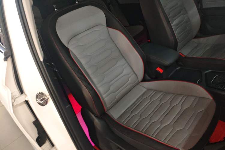 Used Volkswagen Tiguan L 2022 330TSI Automatic Two-Wheel Drive R-Line Flagship Edition
