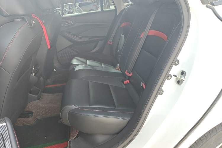 Used MG 5 2022 180 DVVT CVT Youth Luxury Edition
