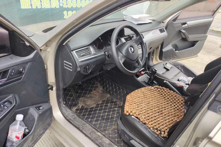 Used Volkswagen Bora 2016 1.6L Manual Fashion Edition Driver Seat