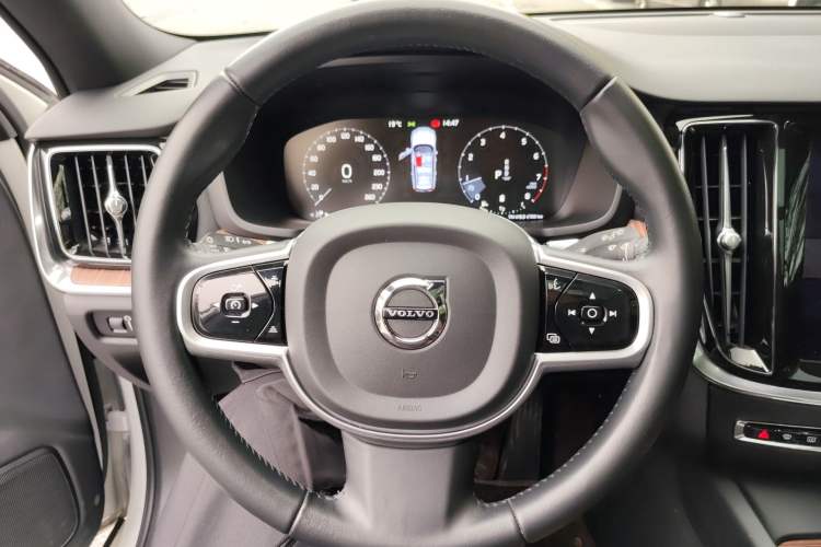 Used Volvo V60 2022 B5 Zhiyuan Luxury Edition