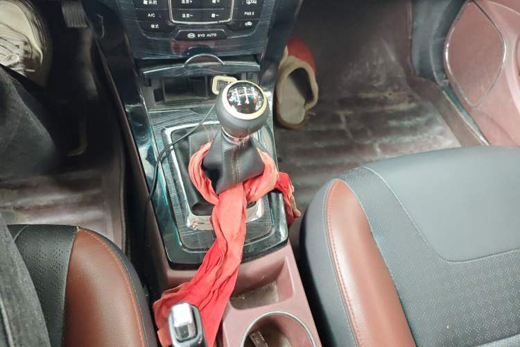 Used BYD Surui 2015 Revised Version 1.5L Manual Luxury Edition Gear Lever