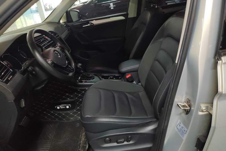 Used Volkswagen Tiguan L 2019 330TSI Automatic Two-Wheel Drive Panoramic Comfort Edition China VI Standard Left Front Seat